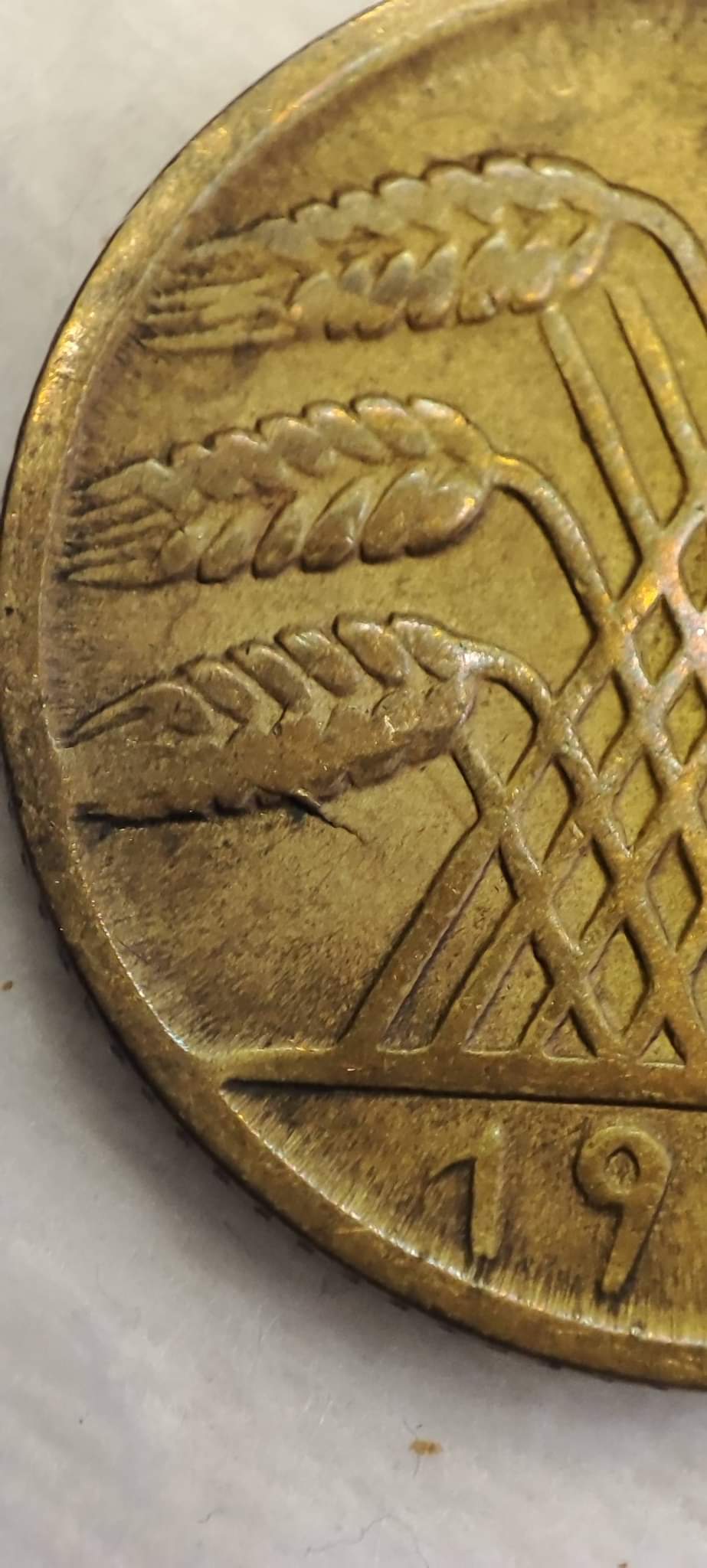 10-Reichspfennig-1925-D---Germany---Die-Cracks-Pre-Cud